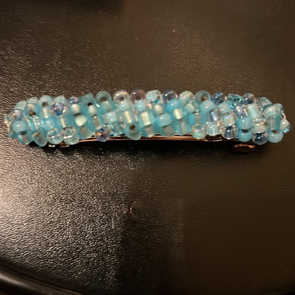 Undee bandz skating necklace, snowflake earrings & barette - Picture 5 of 7